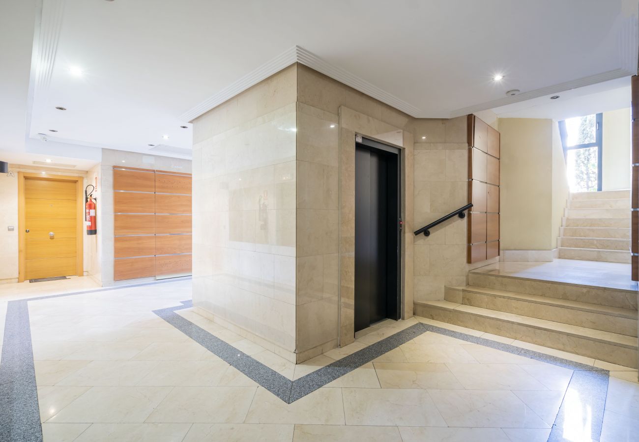 Apartment in Madrid - Lux apartment ISLAZUL gym+sauna M (EUR19)