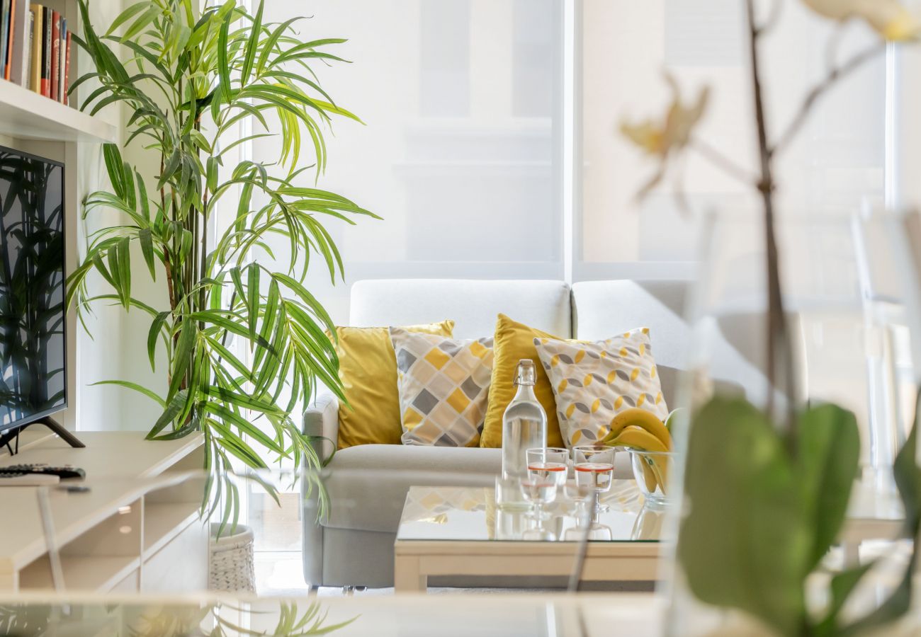 Apartment in Madrid - Lux apartment ISLAZUL gym+sauna M (EUR19)