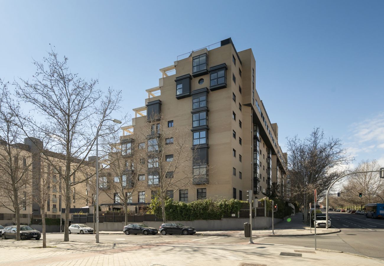 Apartment in Madrid - Lux apartment ISLAZUL gym+sauna M (EUR19)