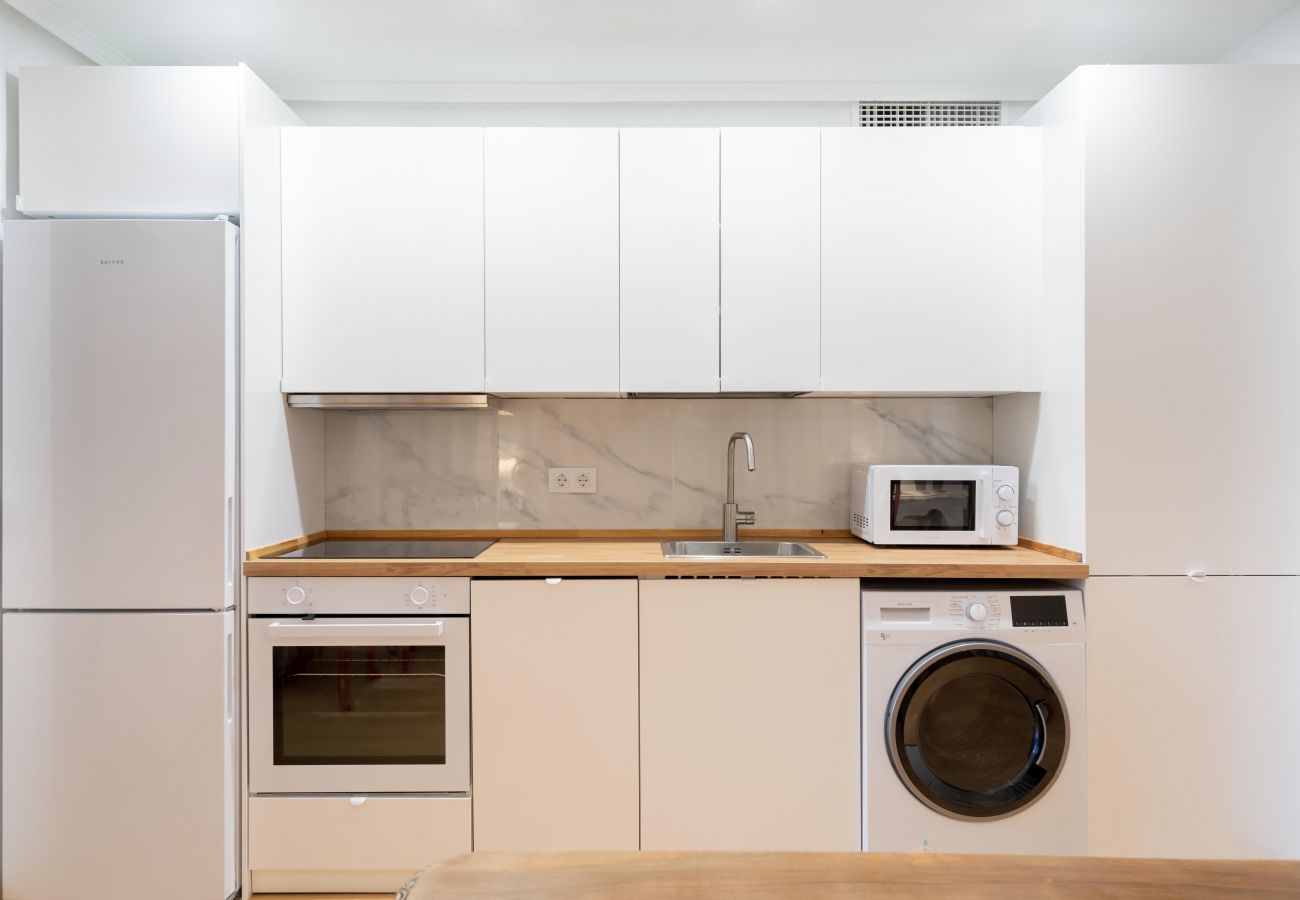 Apartment in Madrid - Luxury apartment Madrid center ATO35