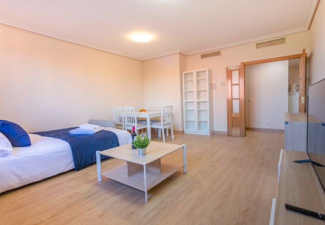 Apartment in Madrid - Amplio y luminoso ap. Orcasitas BEA25