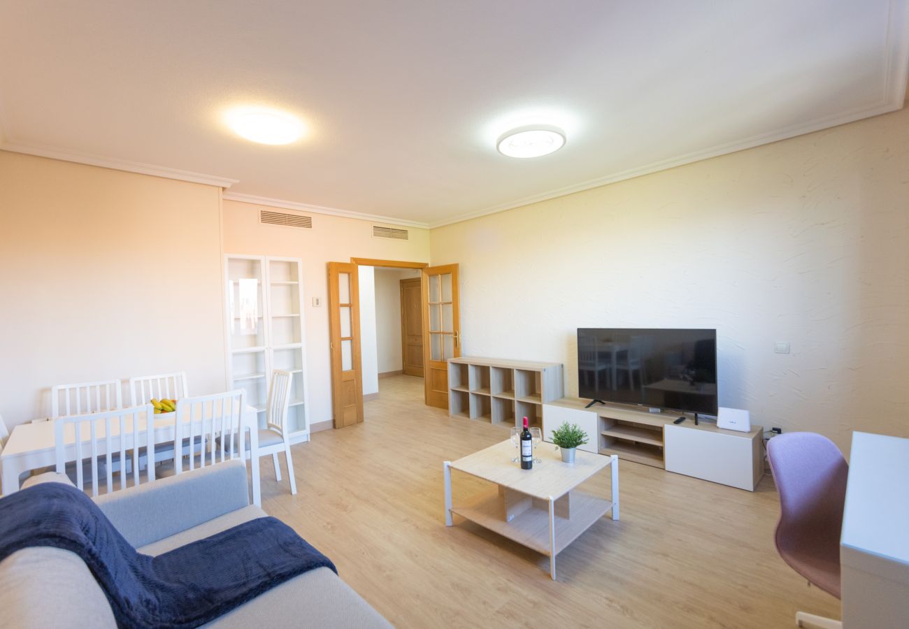 Apartment in Madrid - Amplio y luminoso ap. Orcasitas BEA25