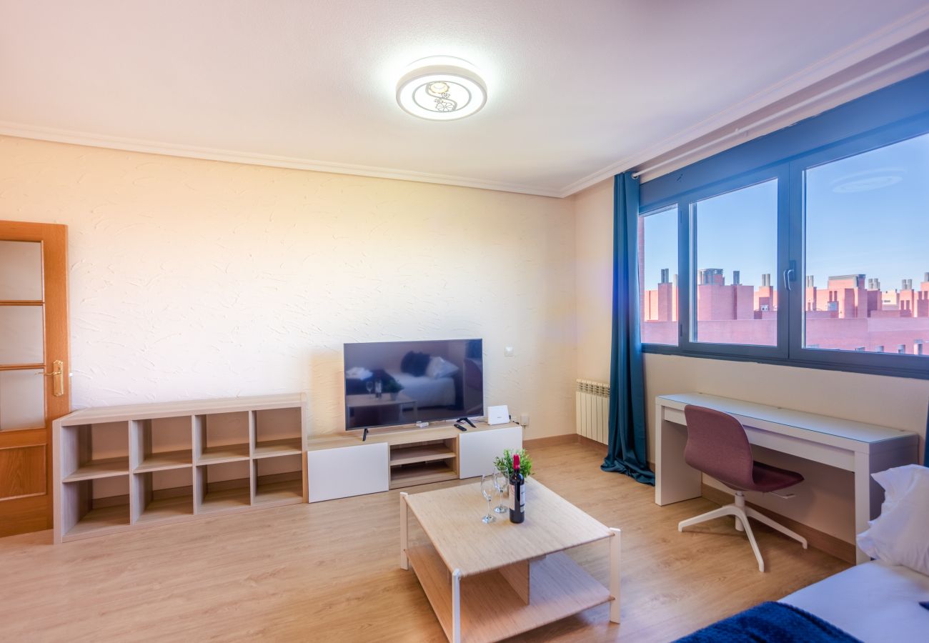 Apartment in Madrid - Amplio y luminoso ap. Orcasitas BEA25