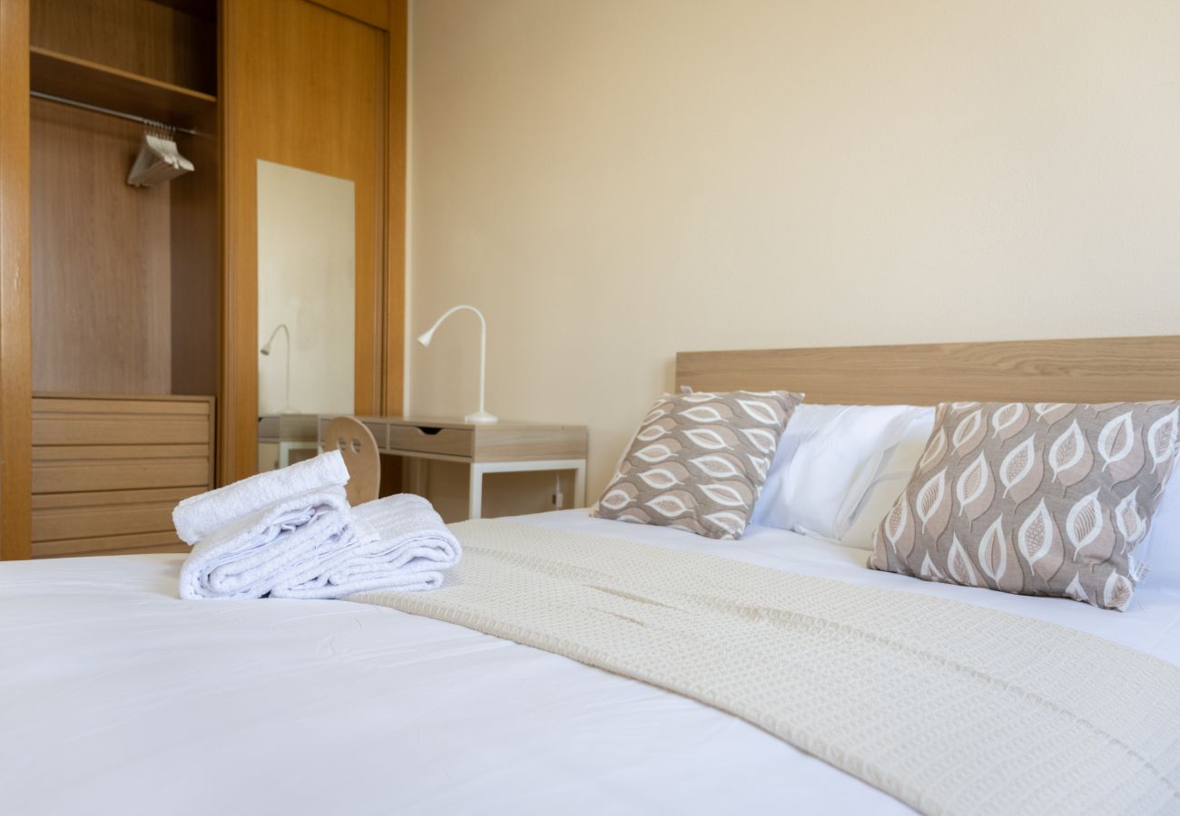Apartment in Madrid - Amplio y luminoso ap. Orcasitas BEA25