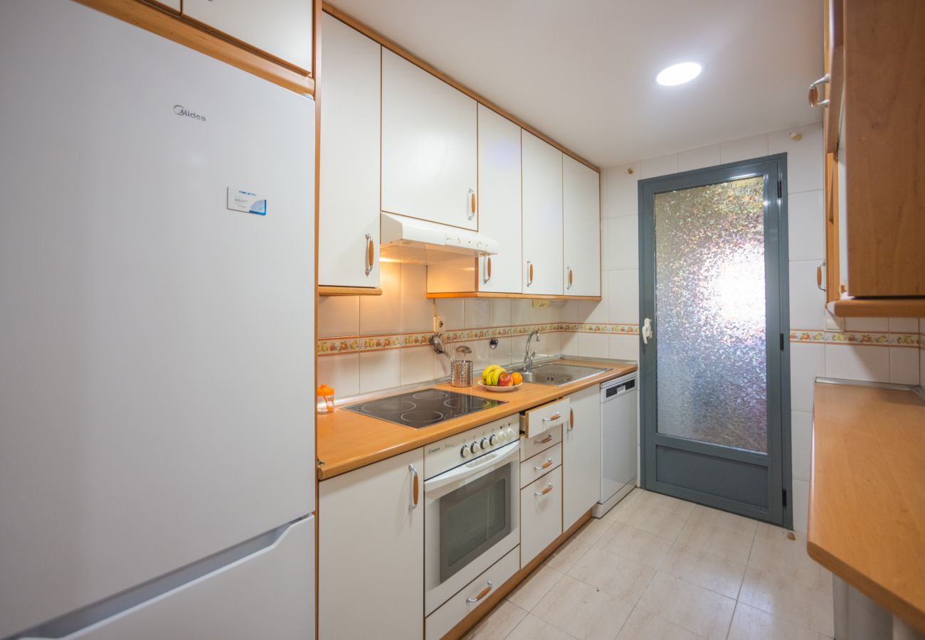 Apartment in Madrid - Amplio y luminoso ap. Orcasitas BEA25