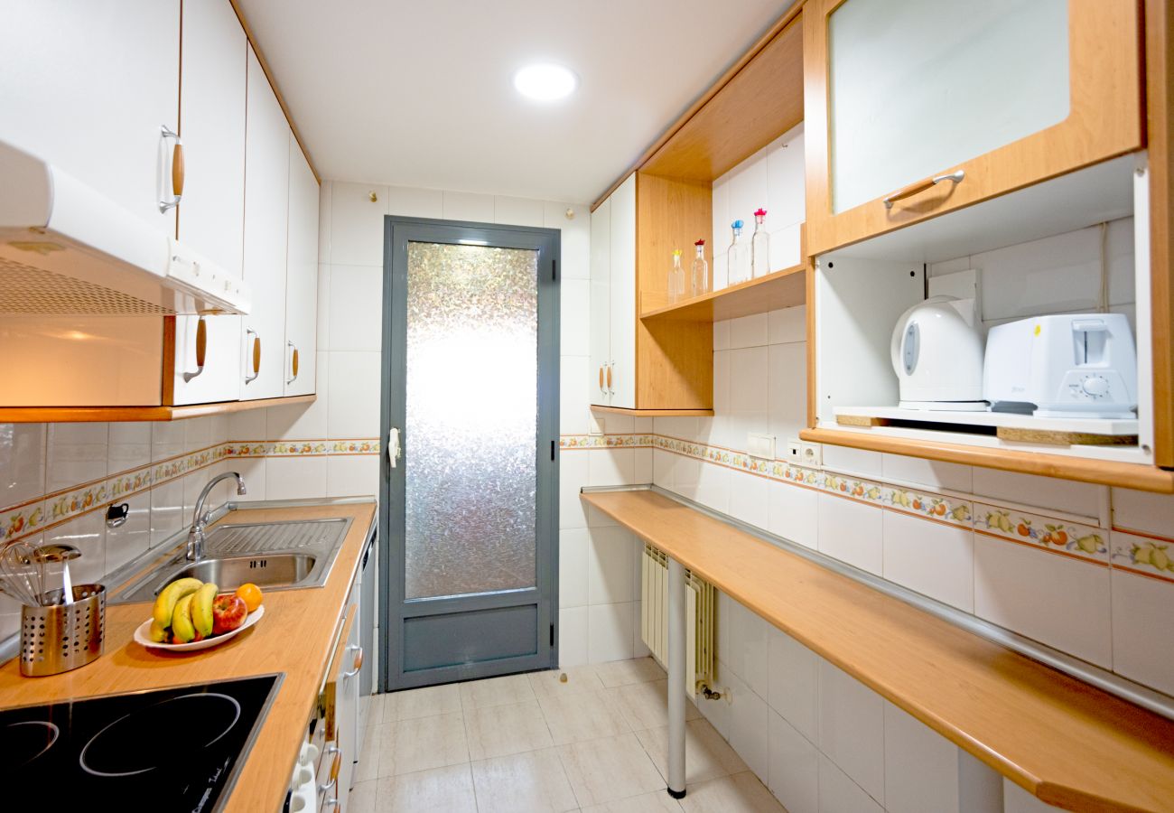 Apartment in Madrid - Amplio y luminoso ap. Orcasitas BEA25