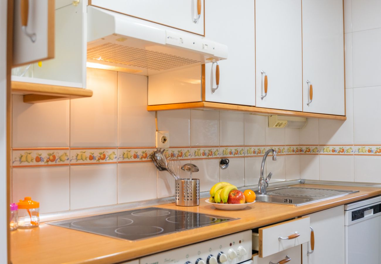 Apartment in Madrid - Amplio y luminoso ap. Orcasitas BEA25