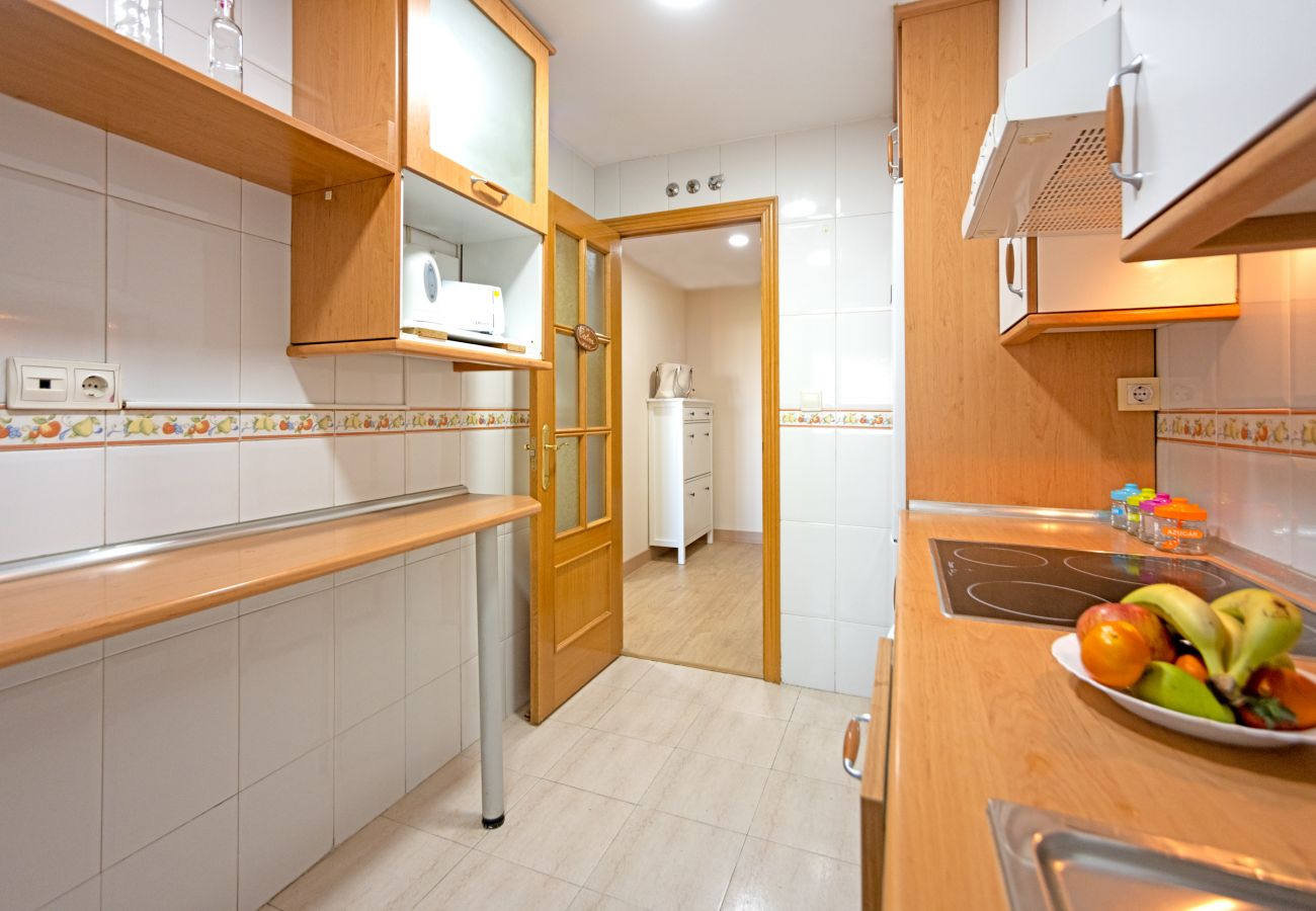 Apartment in Madrid - Amplio y luminoso ap. Orcasitas BEA25