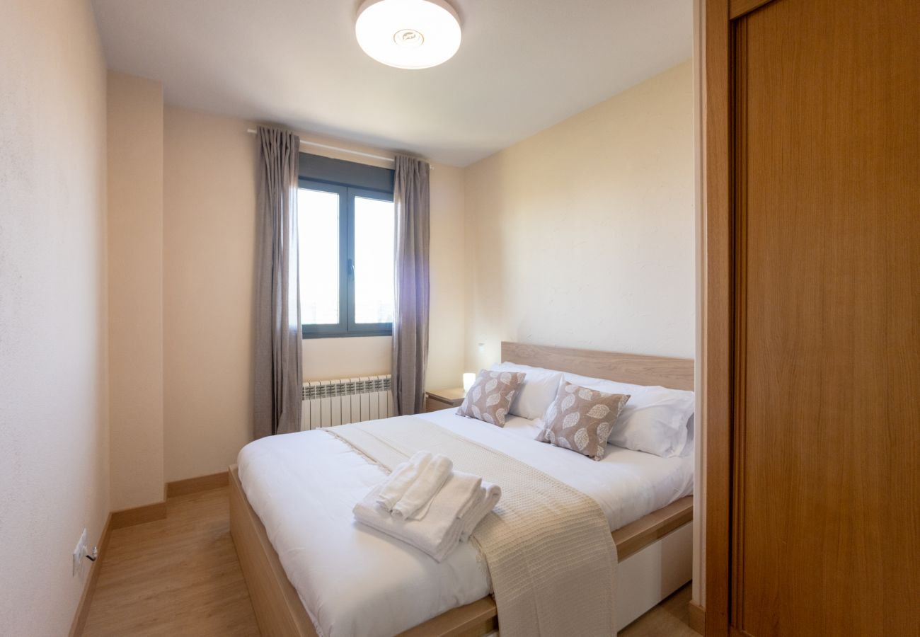 Apartment in Madrid - Amplio y luminoso ap. Orcasitas BEA25