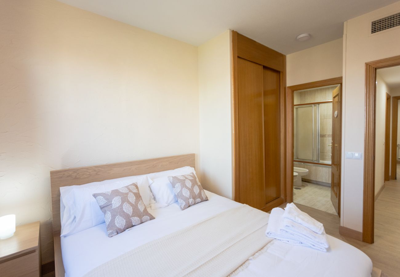 Apartment in Madrid - Amplio y luminoso ap. Orcasitas BEA25