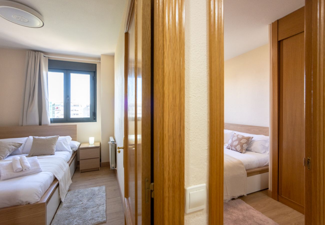 Apartment in Madrid - Amplio y luminoso ap. Orcasitas BEA25