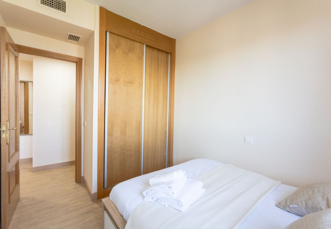 Apartment in Madrid - Amplio y luminoso ap. Orcasitas BEA25