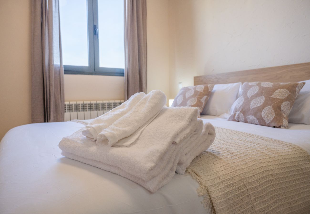 Apartment in Madrid - Amplio y luminoso ap. Orcasitas BEA25