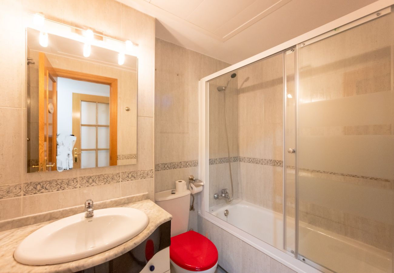 Apartment in Madrid - Amplio y luminoso ap. Orcasitas BEA25