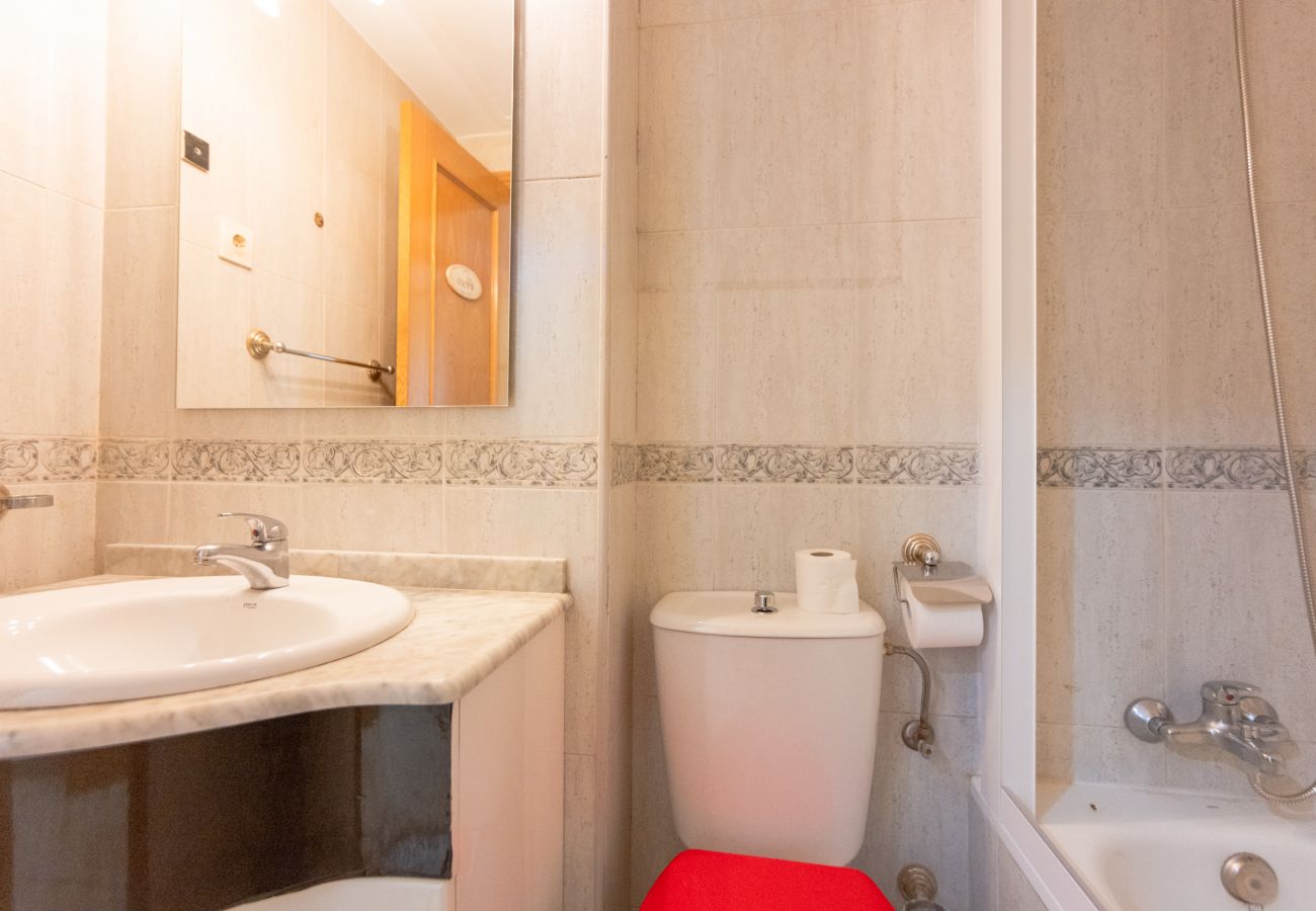 Apartment in Madrid - Amplio y luminoso ap. Orcasitas BEA25