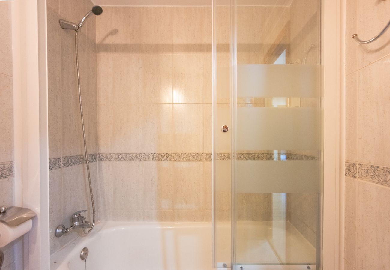 Apartment in Madrid - Amplio y luminoso ap. Orcasitas BEA25