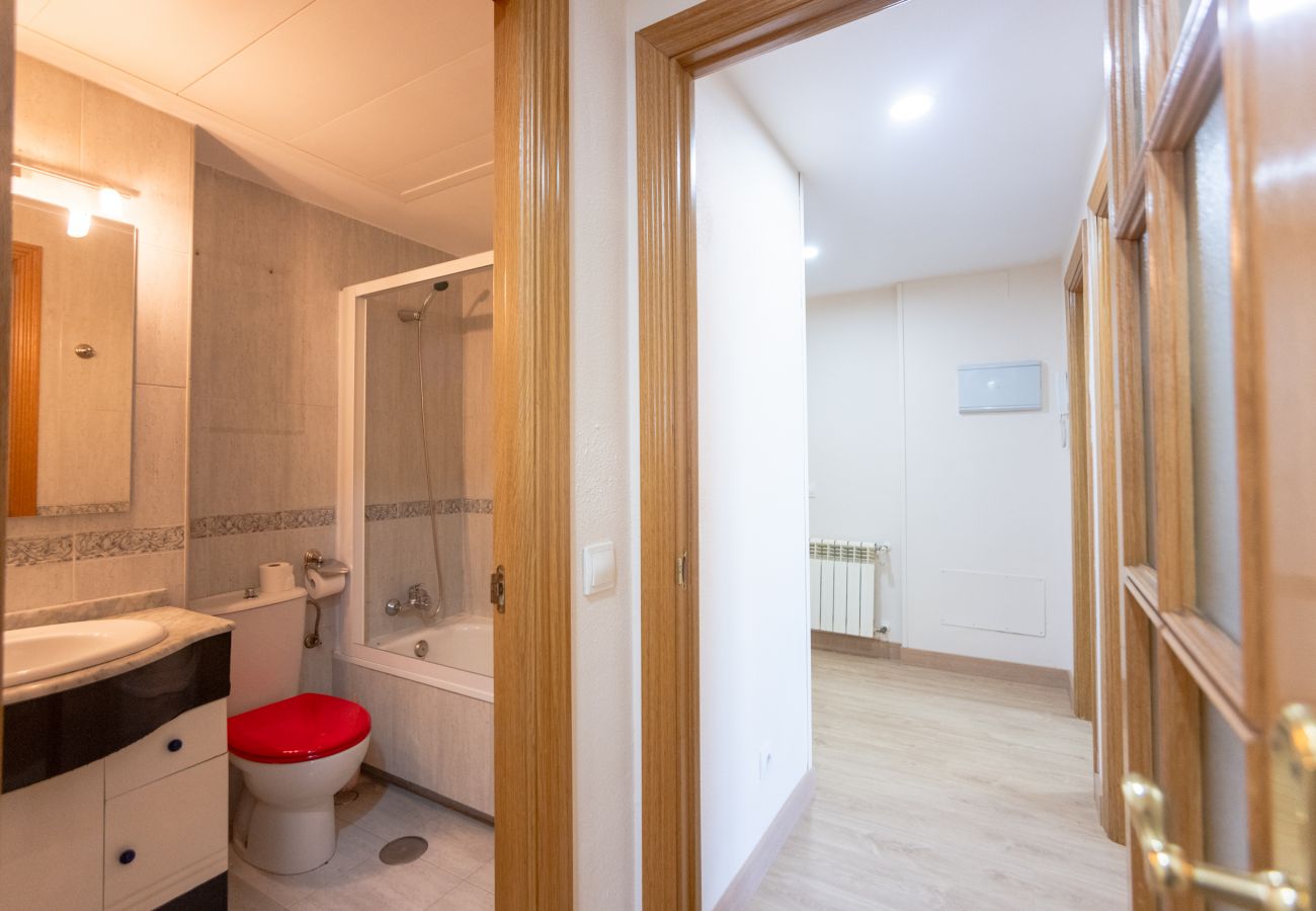 Apartment in Madrid - Amplio y luminoso ap. Orcasitas BEA25