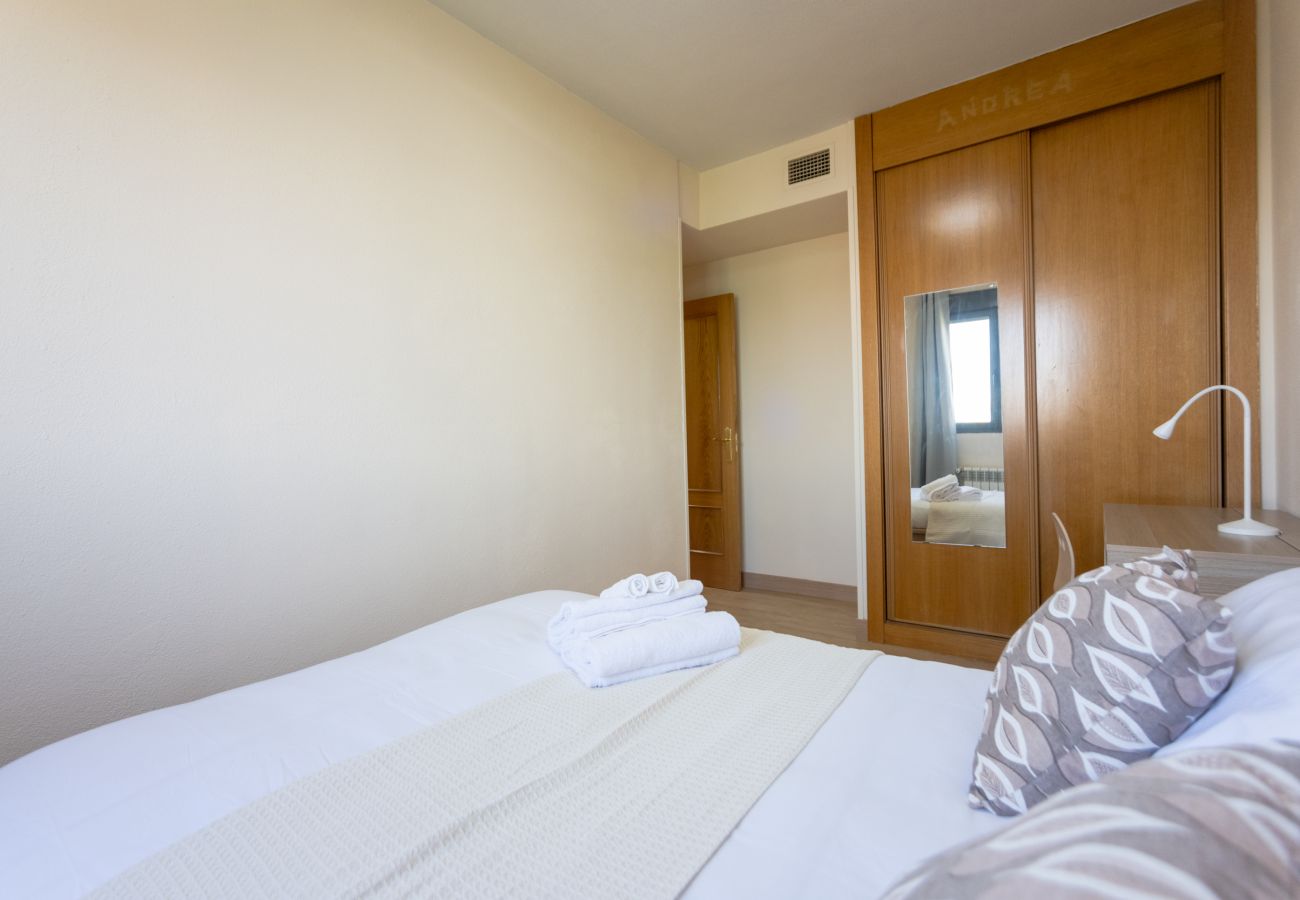 Apartment in Madrid - Amplio y luminoso ap. Orcasitas BEA25