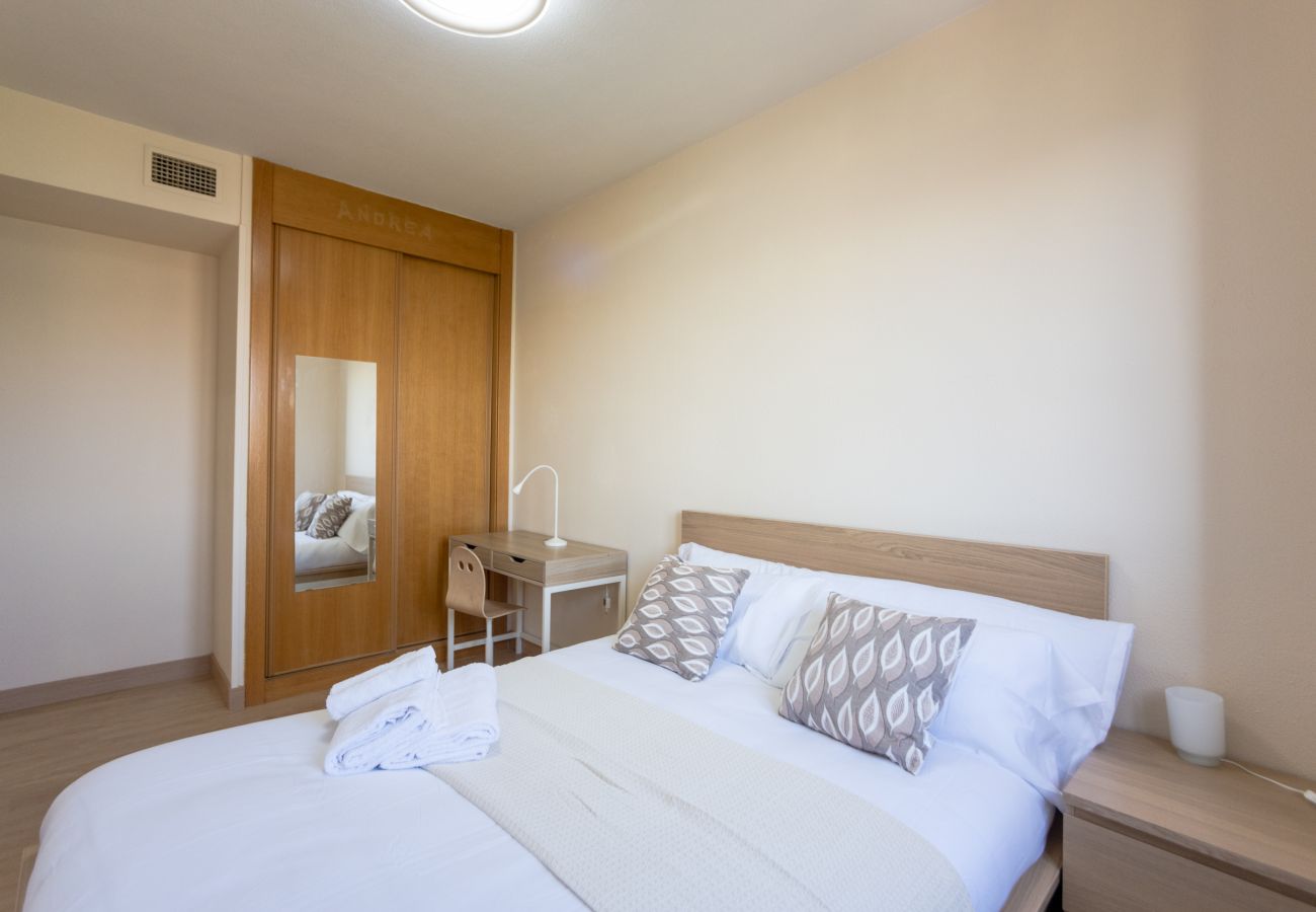 Apartment in Madrid - Amplio y luminoso ap. Orcasitas BEA25