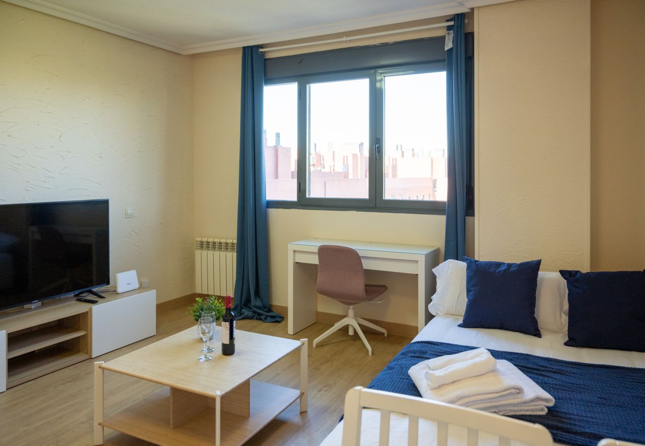 Apartment in Madrid - Amplio y luminoso ap. Orcasitas BEA25
