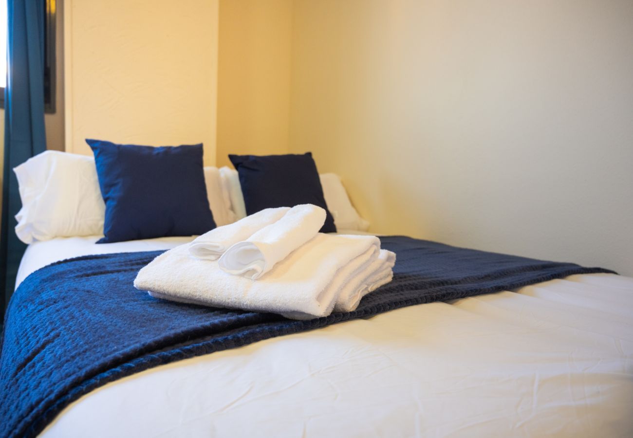 Apartment in Madrid - Amplio y luminoso ap. Orcasitas BEA25