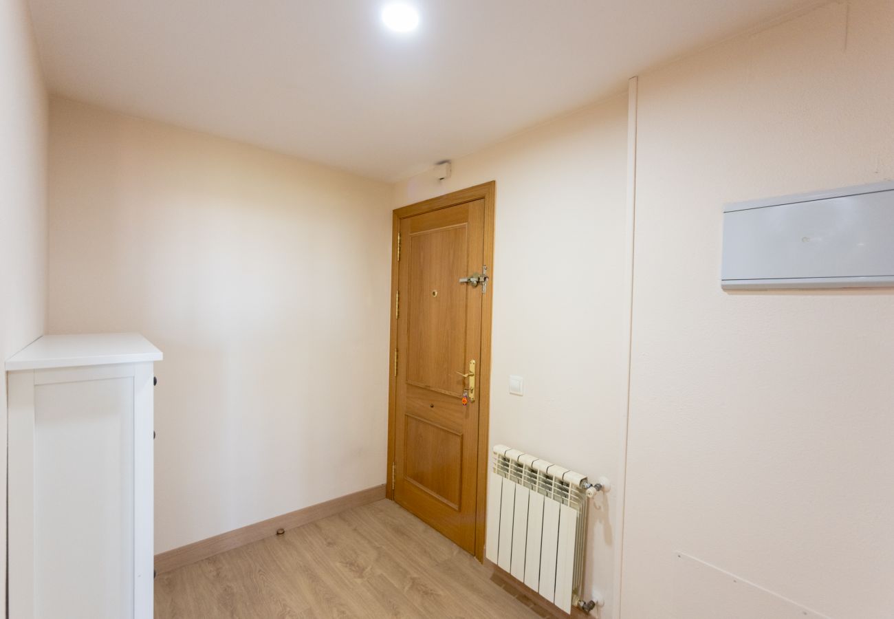 Apartment in Madrid - Amplio y luminoso ap. Orcasitas BEA25