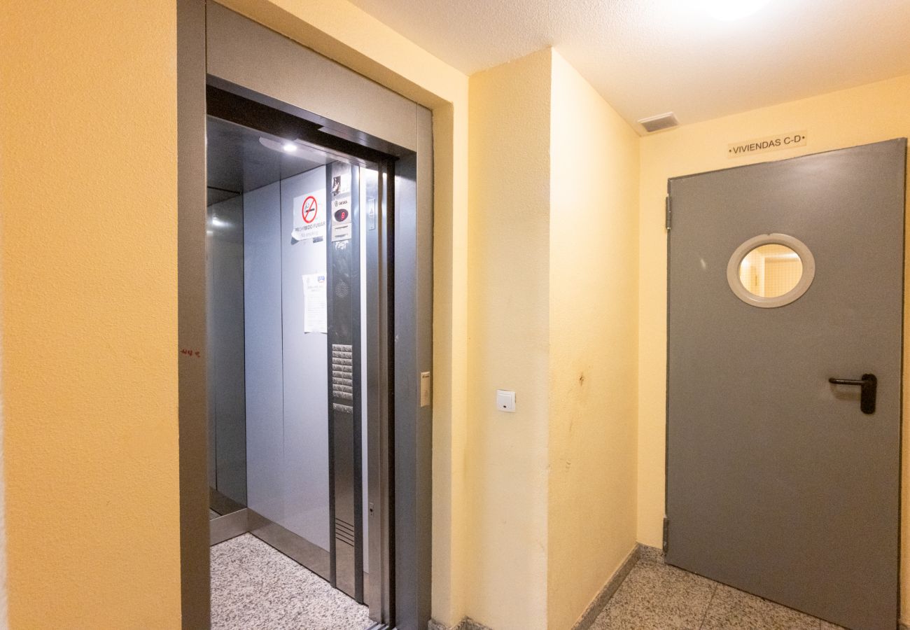 Apartment in Madrid - Amplio y luminoso ap. Orcasitas BEA25