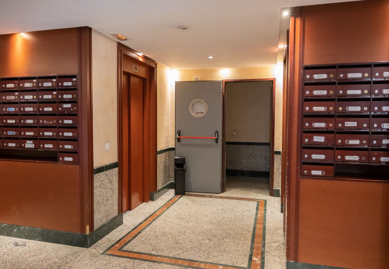 Apartment in Madrid - Amplio y luminoso ap. Orcasitas BEA25