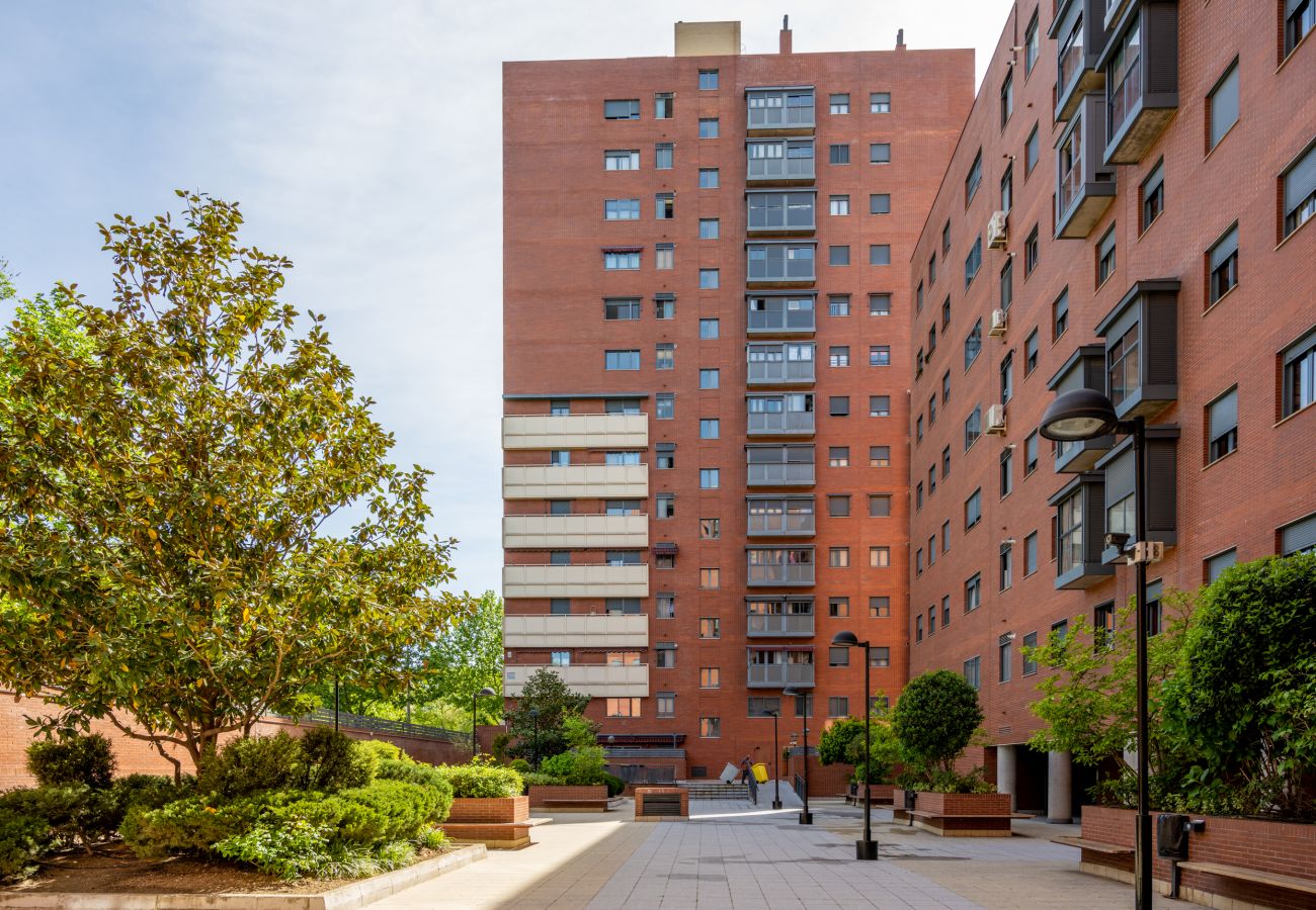 Apartment in Madrid - Amplio y luminoso ap. Orcasitas BEA25