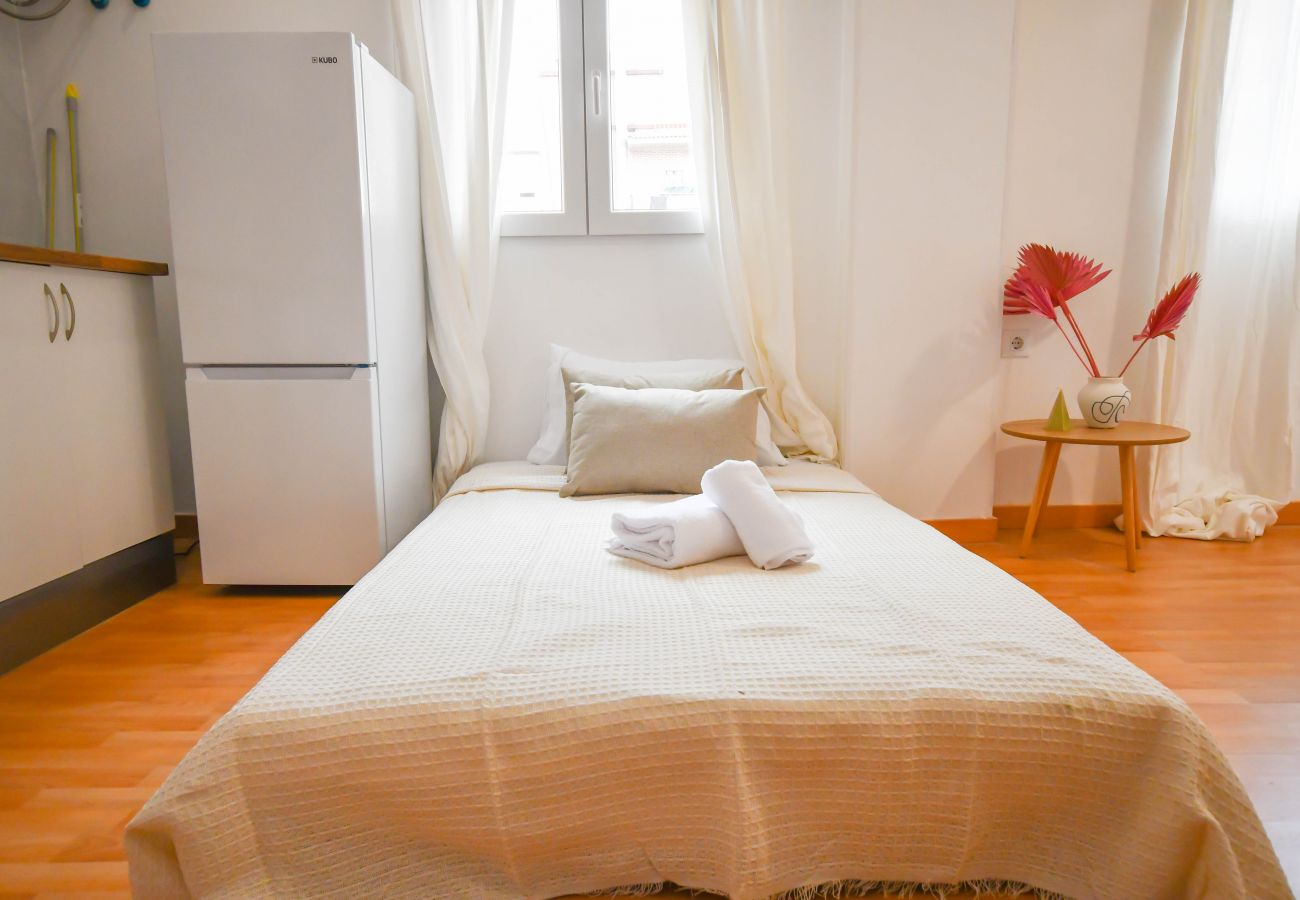 Studio in Madrid - APARTAMENTO TETUAN 