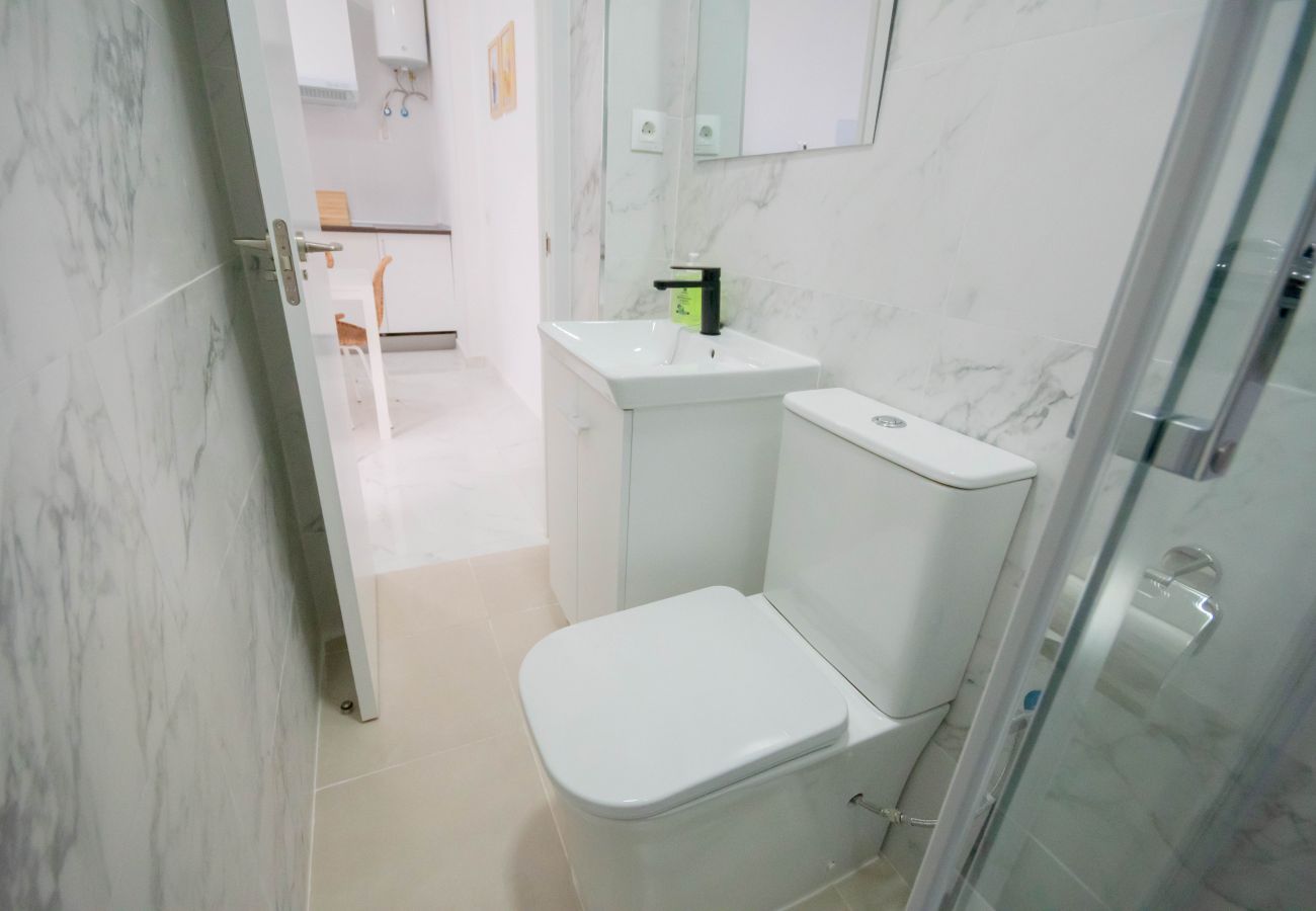 Studio in Madrid - M (MLUBº2) TETUAN "EL RETIRO"