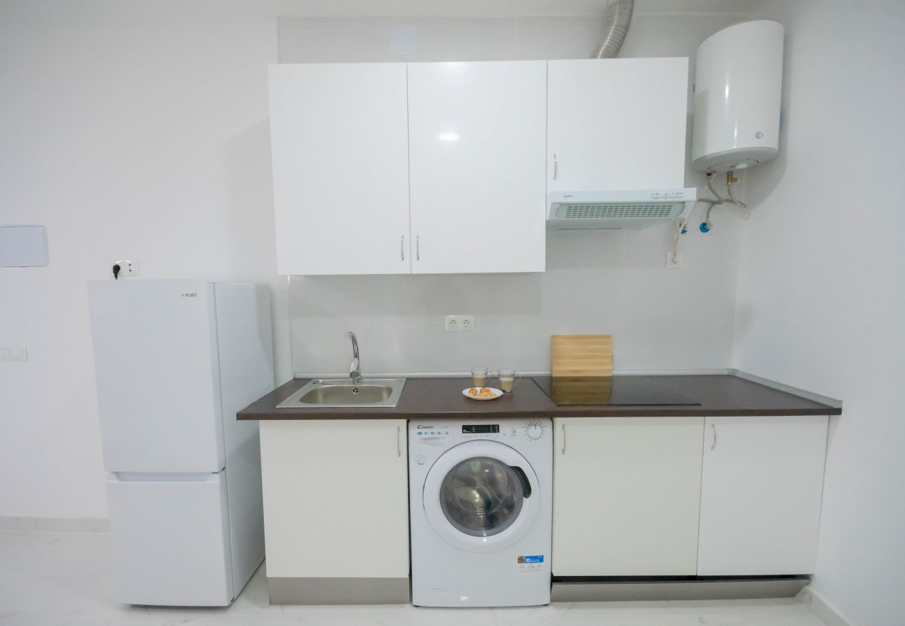 Studio in Madrid - M (MLUBº2) TETUAN "EL RETIRO"
