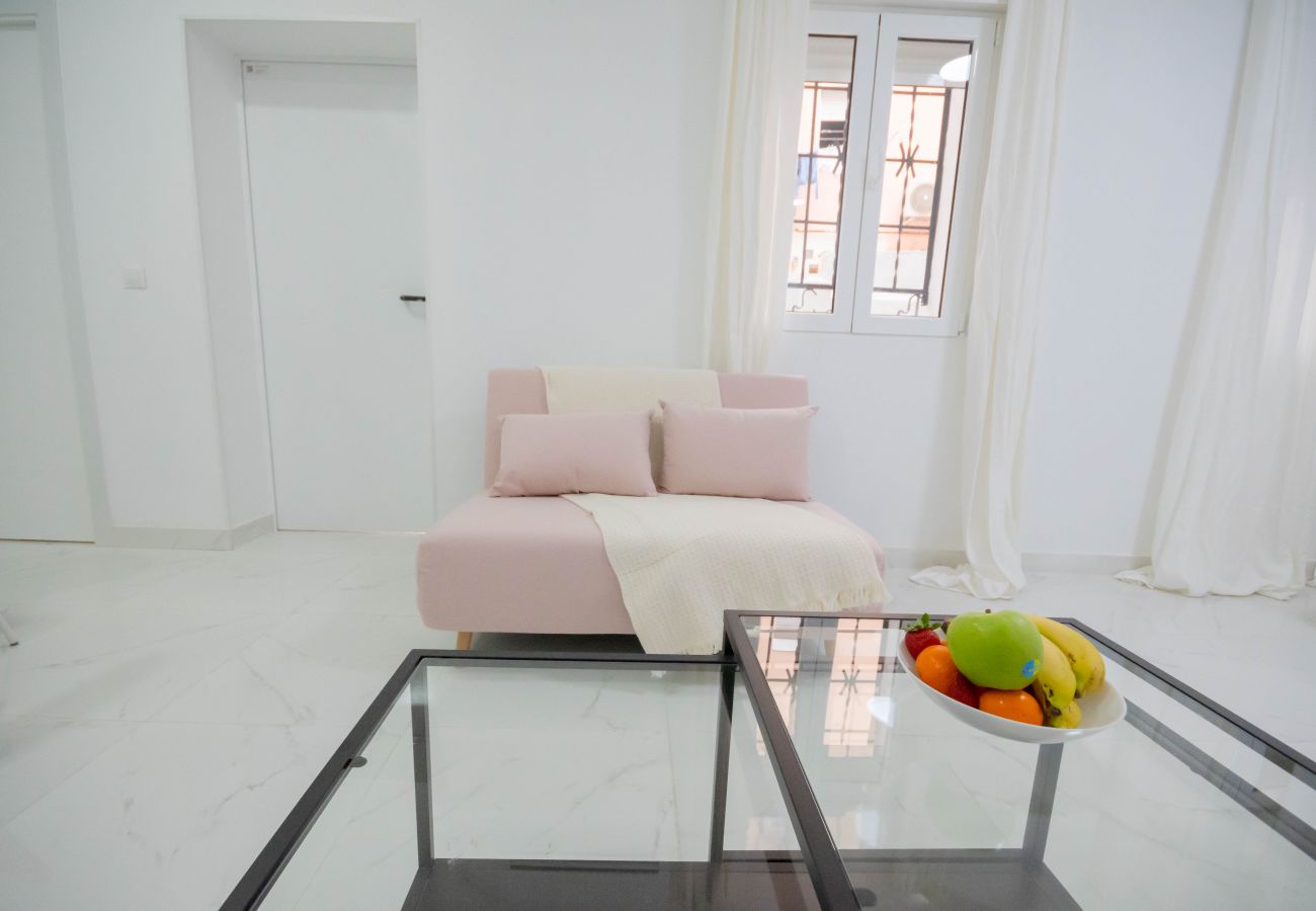 Studio in Madrid - M (MLUBº2) TETUAN "EL RETIRO"