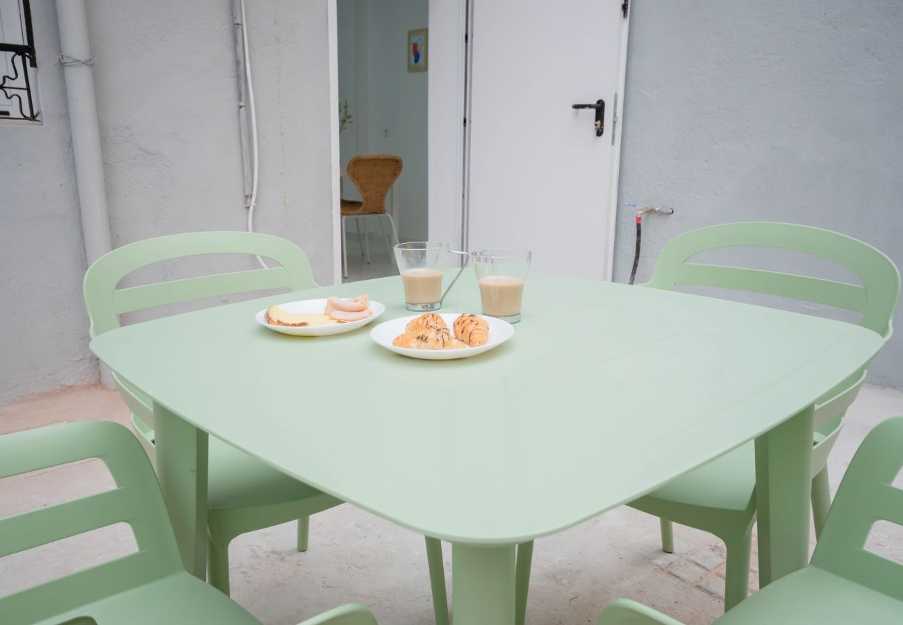 Studio in Madrid - M (MLUBº2) TETUAN "EL RETIRO"