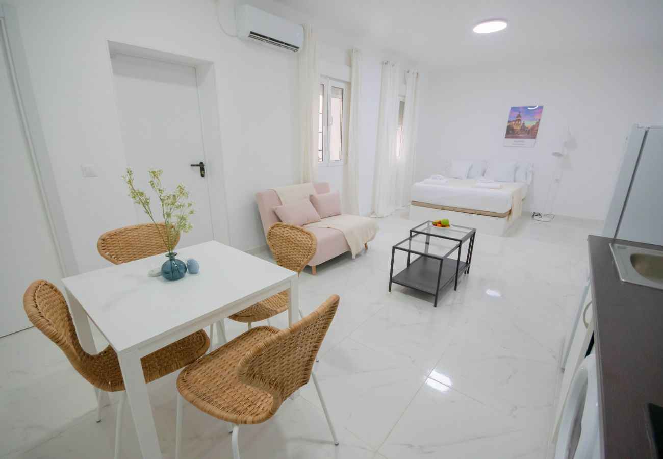 Studio in Madrid - M (MLUBº2) TETUAN "EL RETIRO"