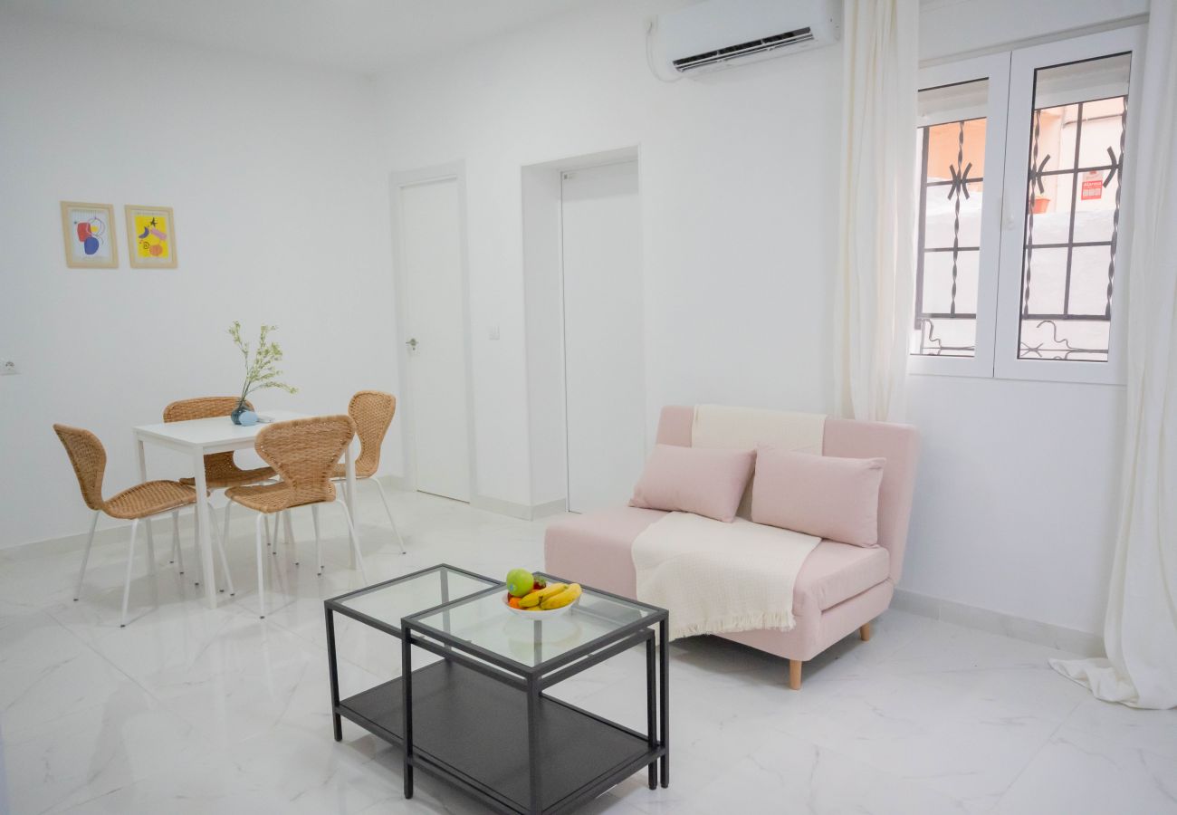 Studio in Madrid - M (MLUBº2) TETUAN "EL RETIRO"