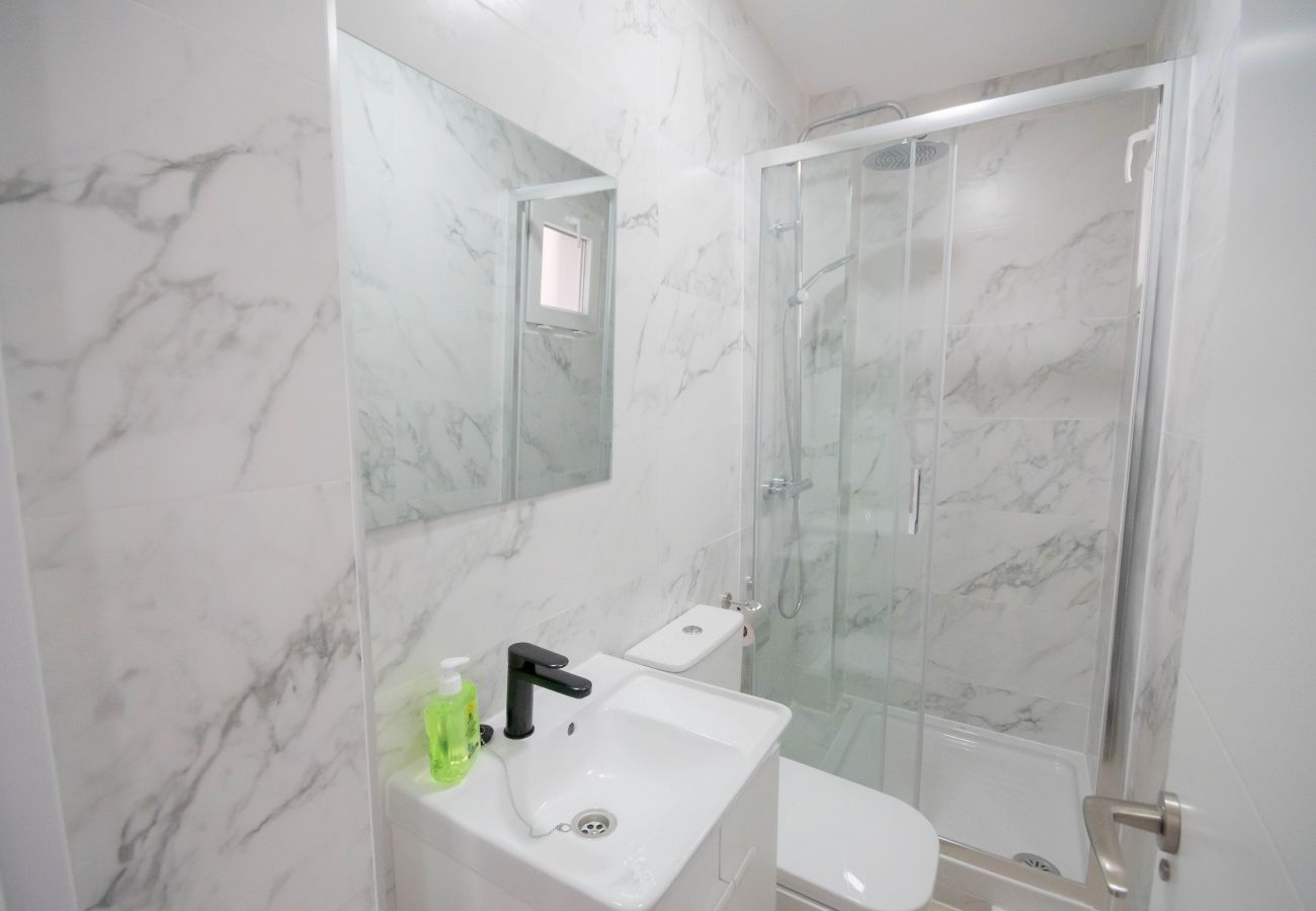 Studio in Madrid - M (MLUBº2) TETUAN "EL RETIRO"