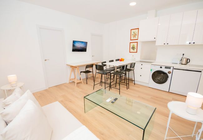 Apartment in Madrid - Cozy and charming 3-bedroom apartment in Madrid M (ASR18)