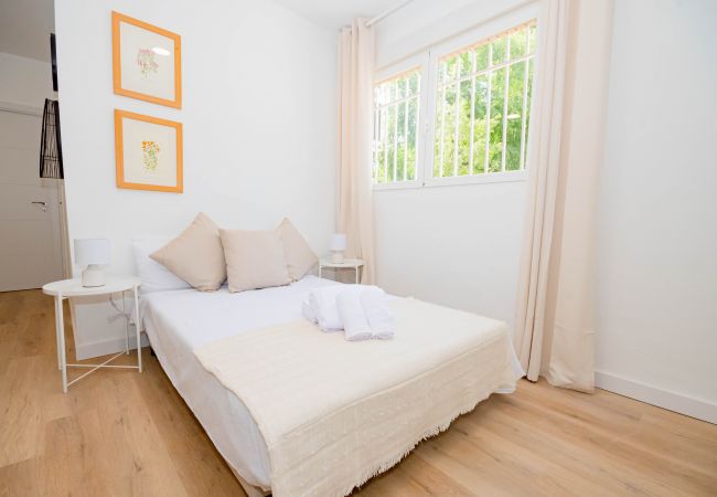 Apartment in Madrid - Cozy and charming 3-bedroom apartment in Madrid M (ASR18)