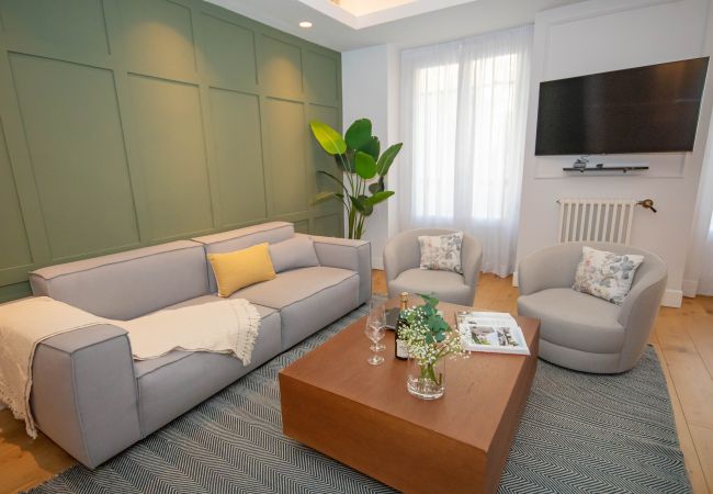 Apartment in Madrid - Luxurious and Elegant Calle Alcalá Madrid Center ALC35