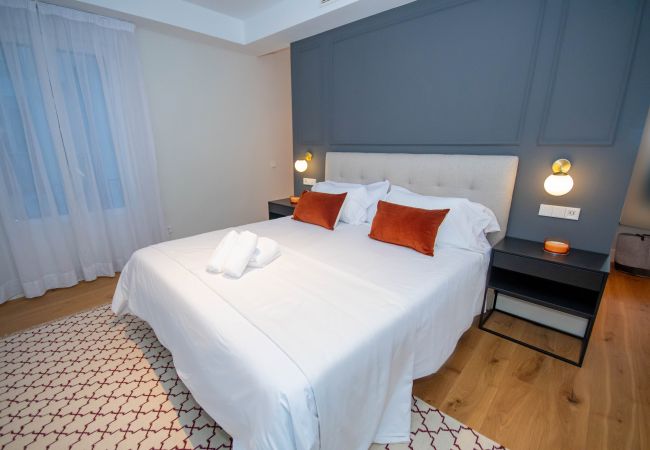 Apartment in Madrid - Luxurious and Elegant Calle Alcalá Madrid Center ALC35