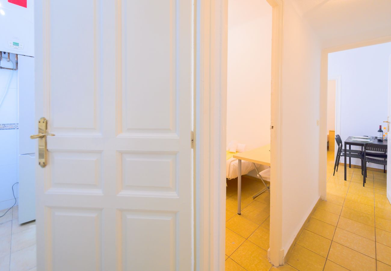 Apartment in Madrid - Spacious Family Apartment with 3 Bright Bedrooms