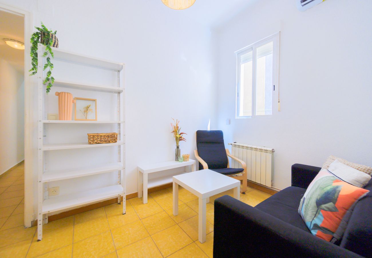 Apartment in Madrid - Spacious Family Apartment with 3 Bright Bedrooms