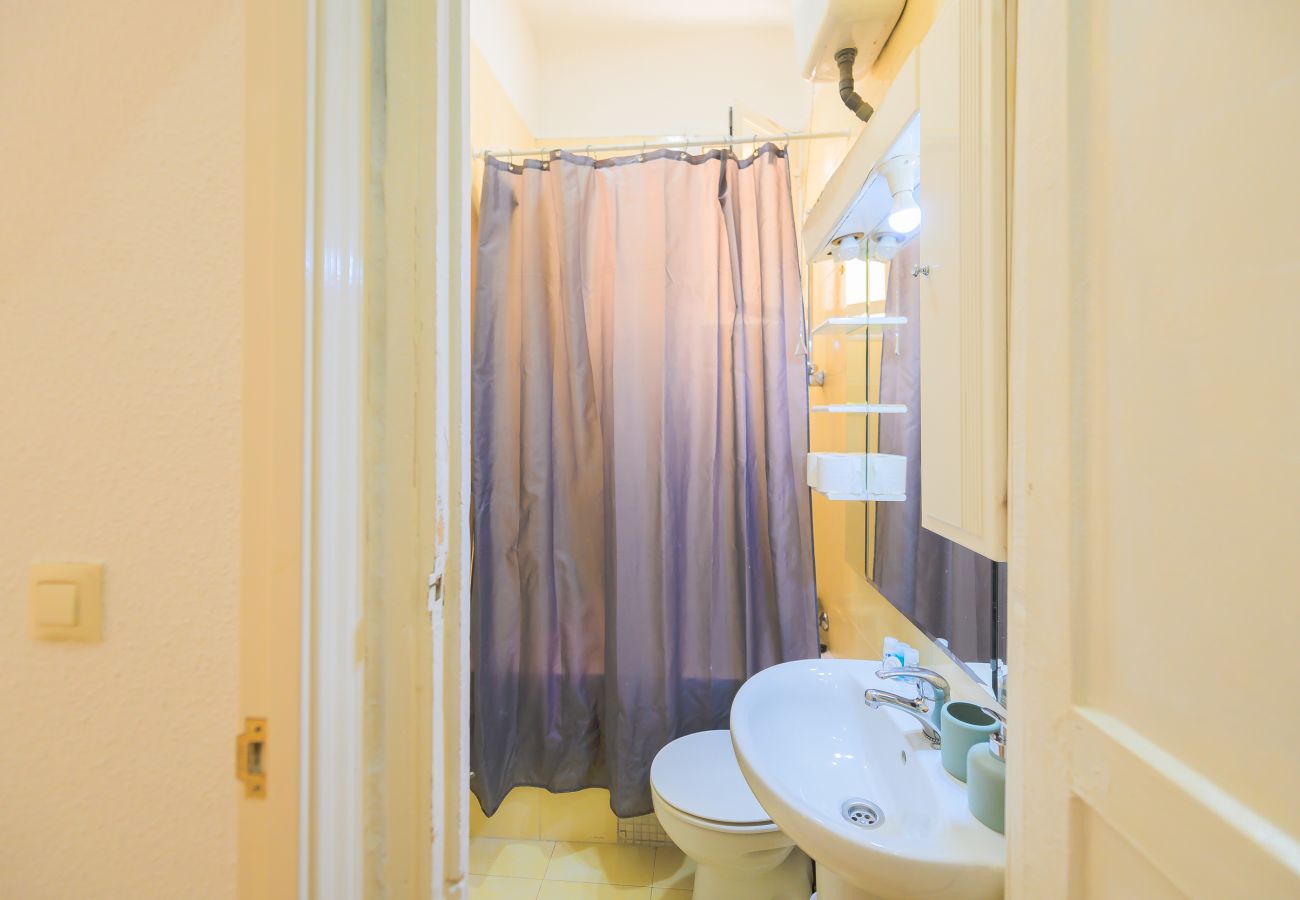 Apartment in Madrid - Spacious Family Apartment with 3 Bright Bedrooms