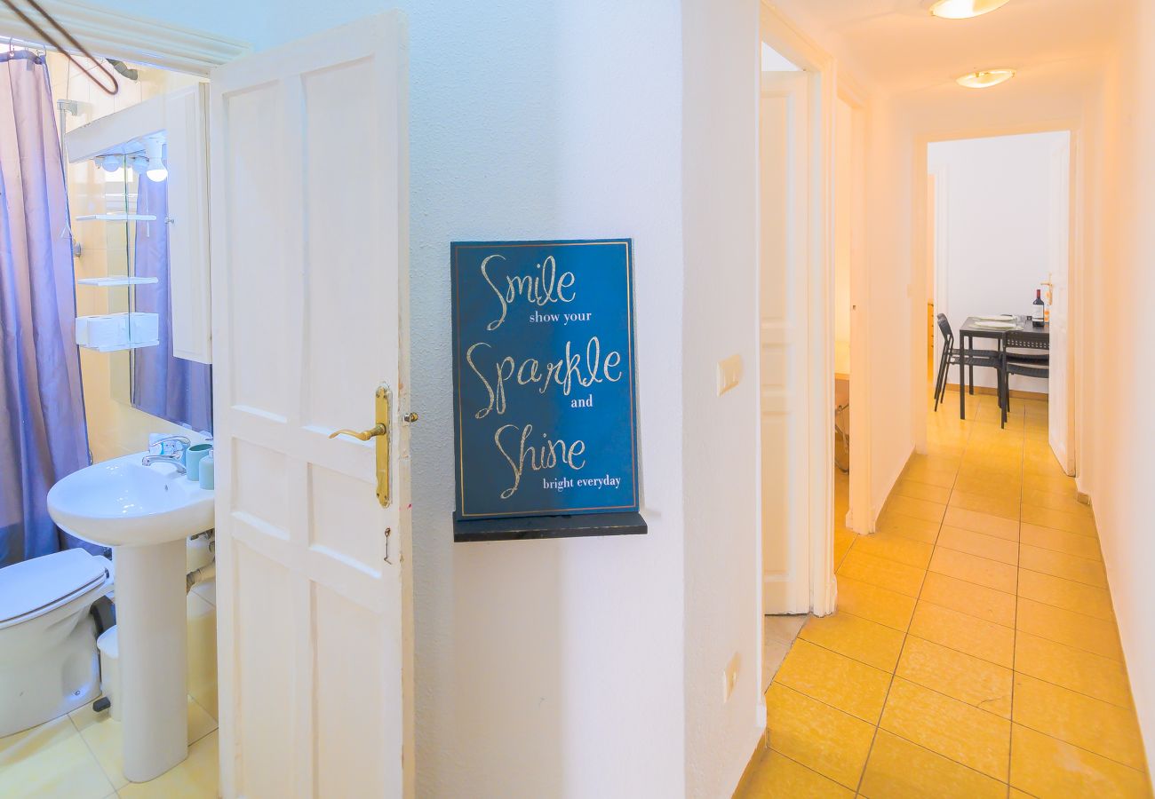 Apartment in Madrid - Spacious Family Apartment with 3 Bright Bedrooms