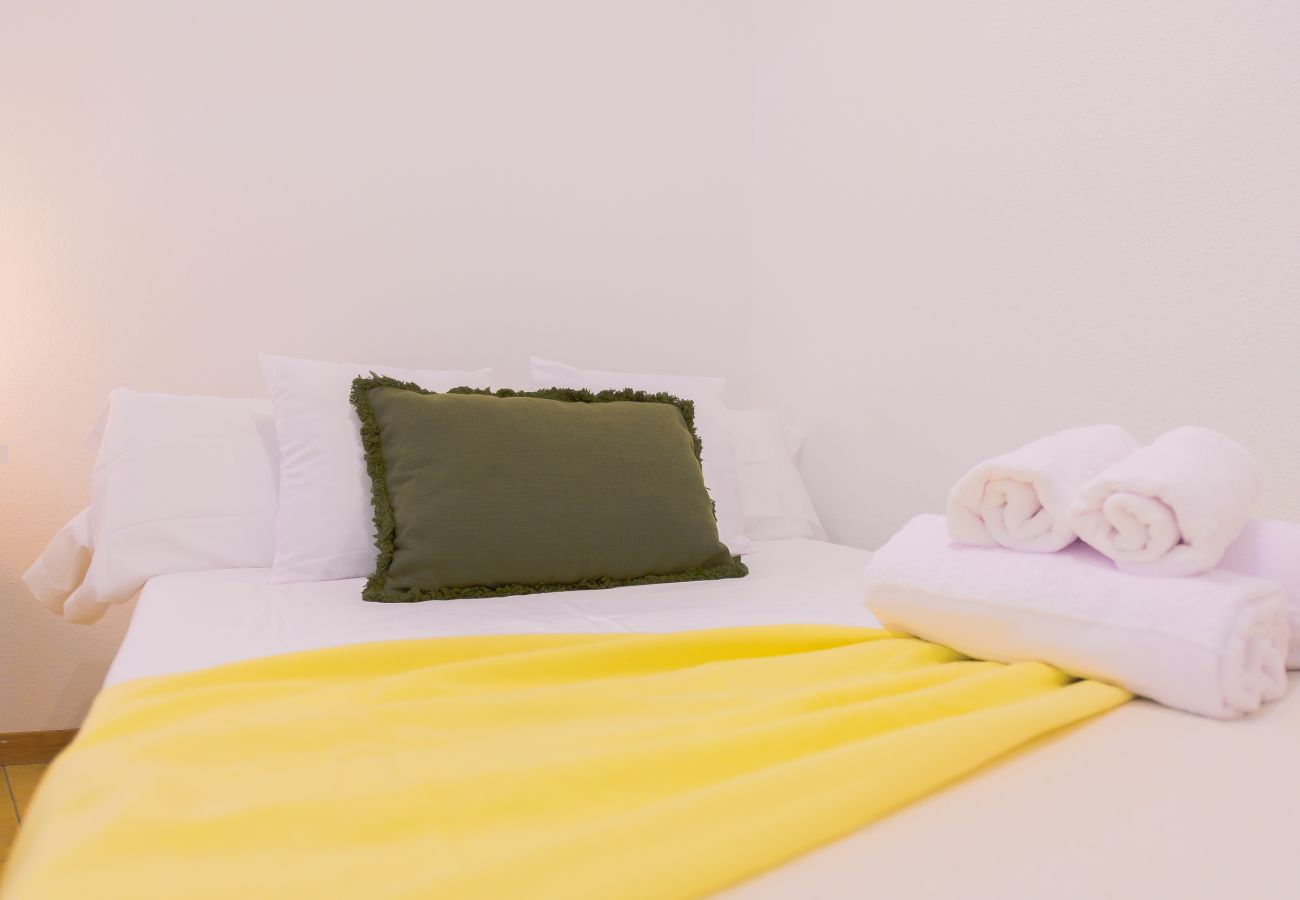 Apartment in Madrid - Spacious Family Apartment with 3 Bright Bedrooms