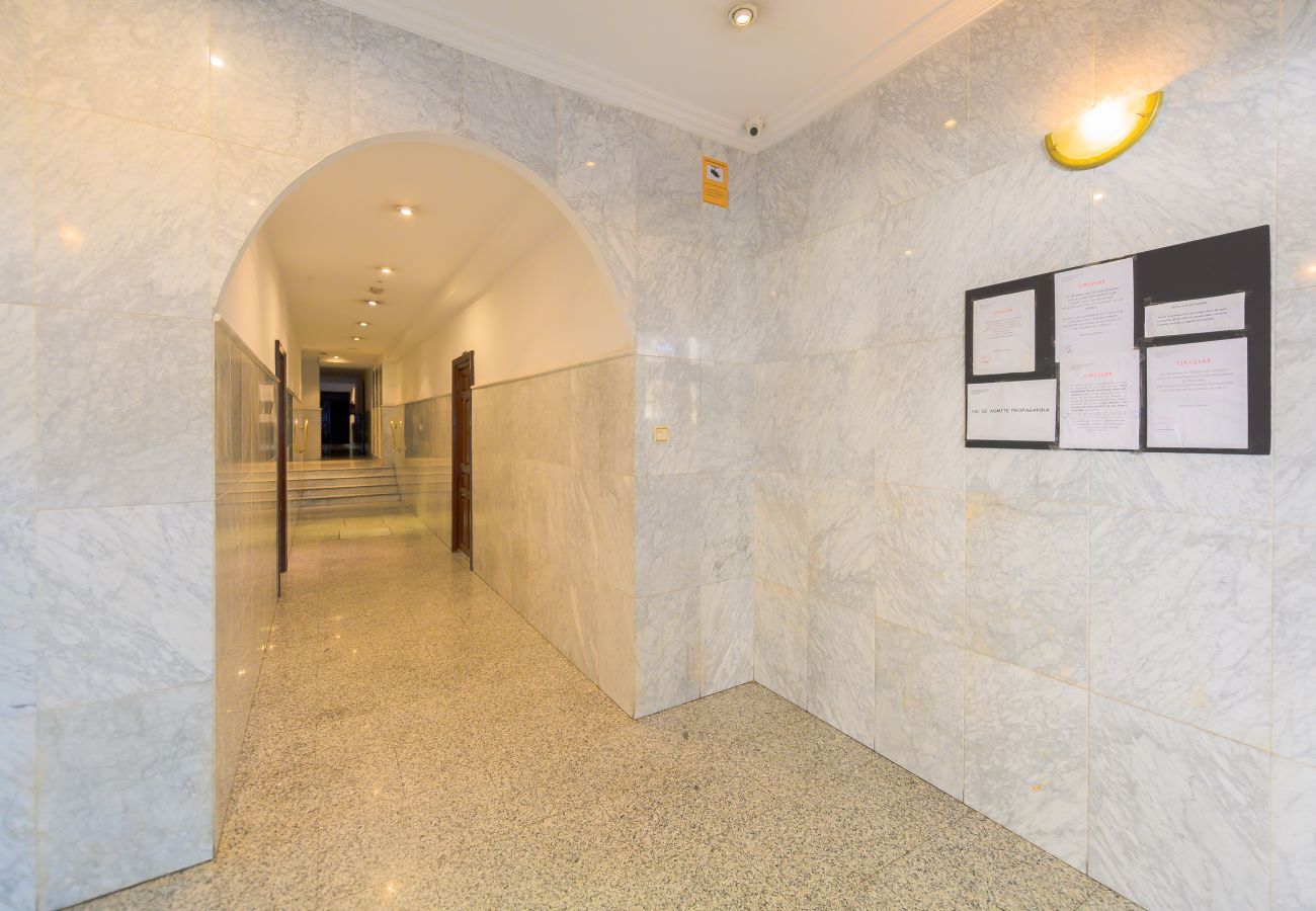 Apartment in Madrid - Spacious Family Apartment with 3 Bright Bedrooms