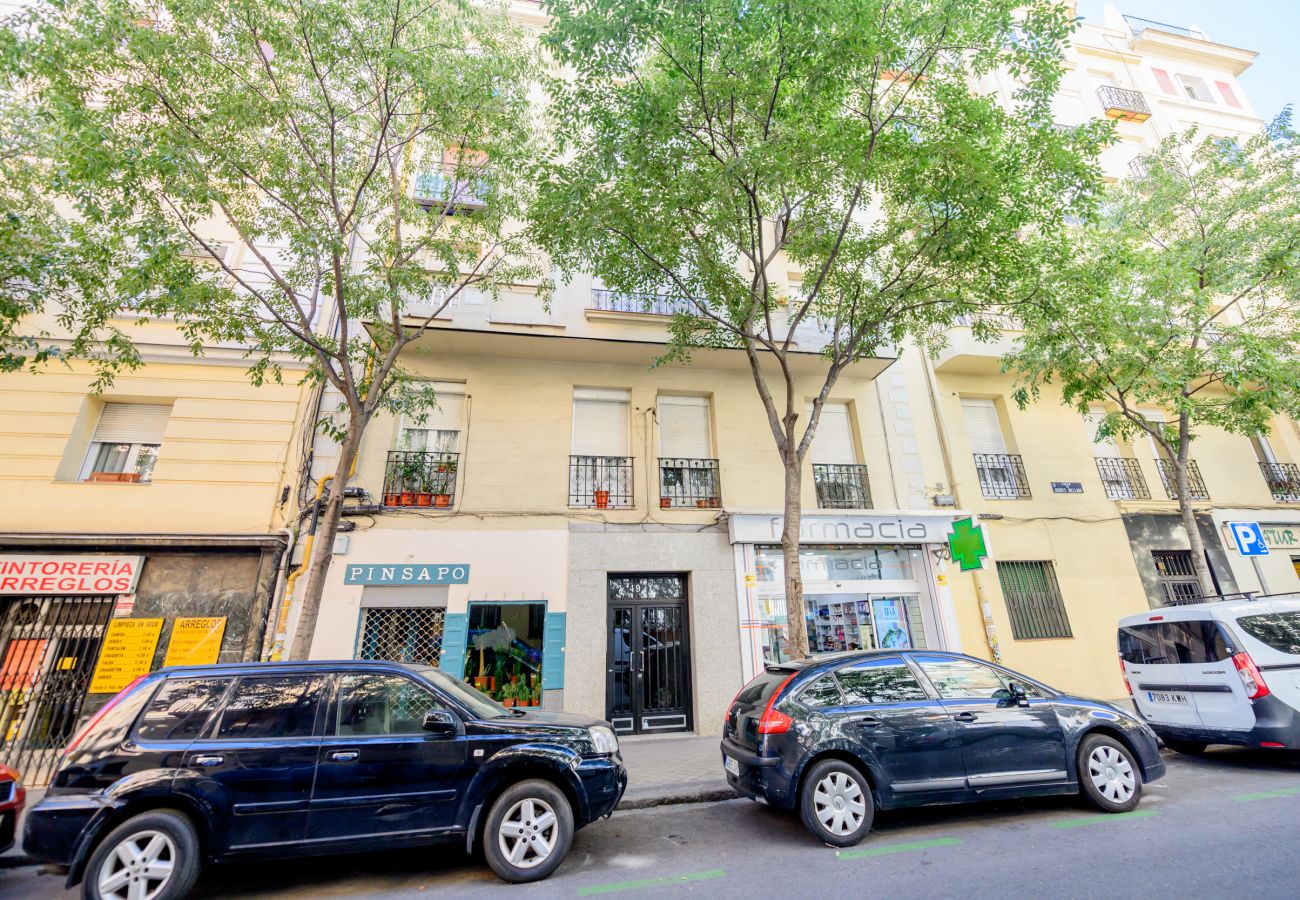 Apartment in Madrid - Spacious Family Apartment with 3 Bright Bedrooms