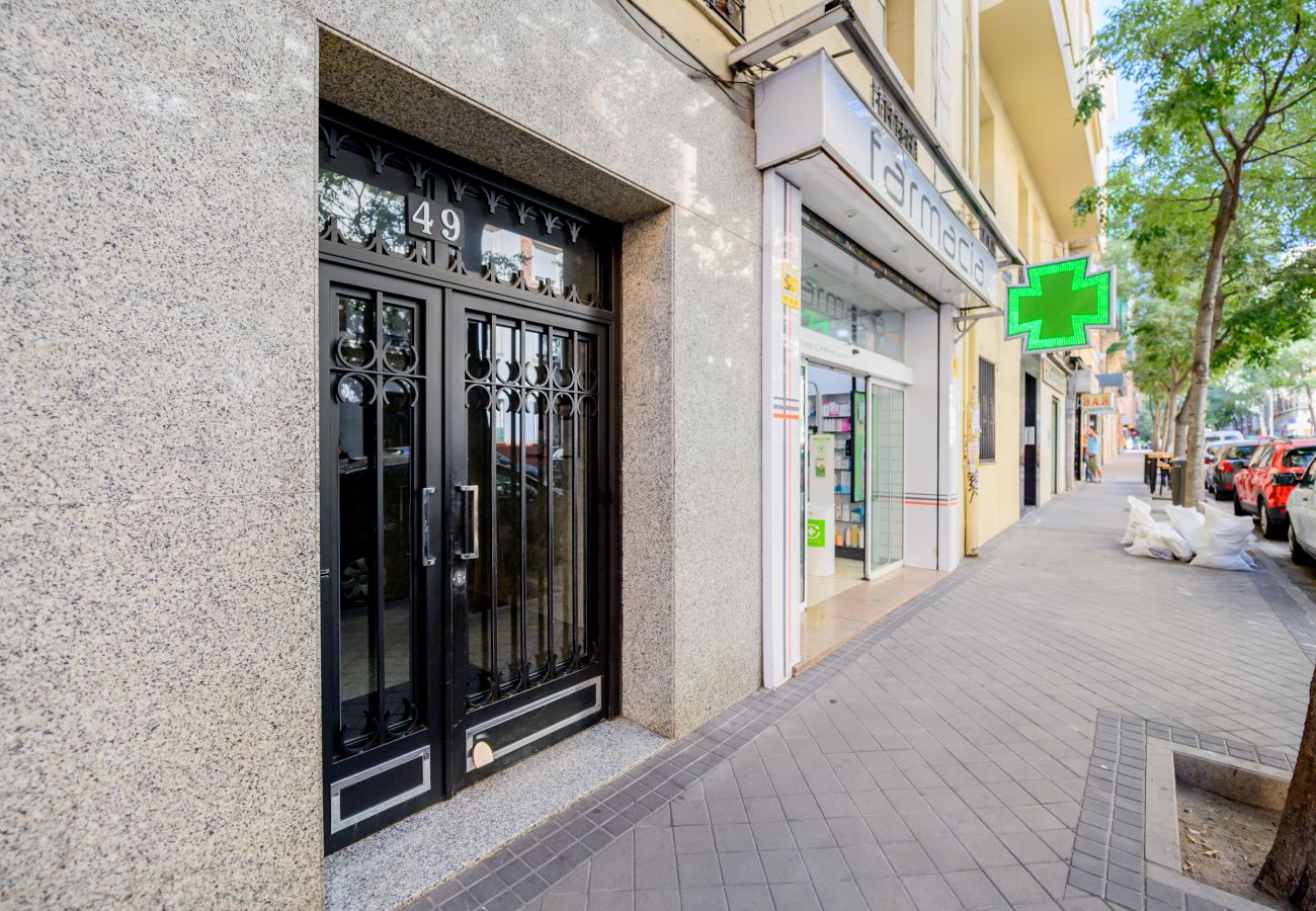 Apartment in Madrid - Spacious Family Apartment with 3 Bright Bedrooms