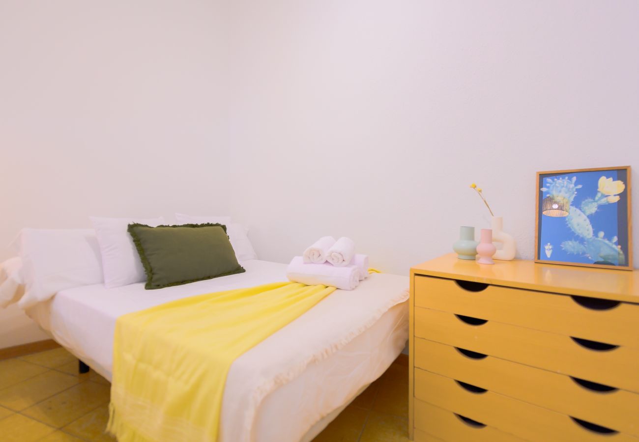 Apartment in Madrid - Spacious Family Apartment with 3 Bright Bedrooms